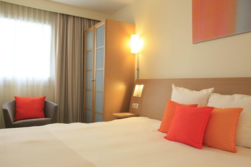 Novotel Nantes Centre Bord De Loire מראה חיצוני תמונה